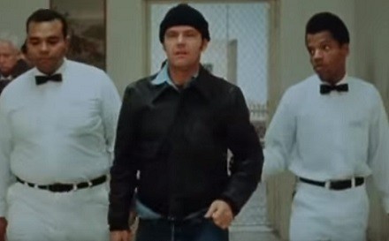 Kafesten Bir Kuş Uçtu 