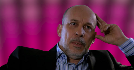 Erdal Küçükkömürcü seslendiren